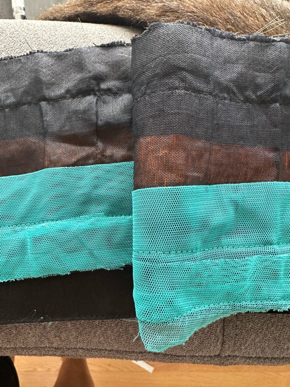 Beautiful Metallic Thread Hem - Picture 4 of 4